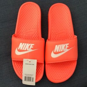 Nike Benassi Women’s Slides